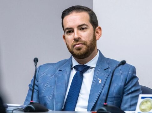 Musculoskeletal Care Expansion Through HingeSelect Provider Network Hinge Health announced the launch of HingeSelect, a specialized provider network designed to expand Musculoskeletal Care by improving access, affordability, and treatment coordination for individuals with musculoskeletal conditions. Musculoskeletal Care Access Improved Through Curated Provider Partnerships HingeSelect focuses on simplifying how individuals connect with high-quality providers, ensuring that care is not only clinically effective but also economically sustainable for employers and health plan sponsors. The model is structured to reduce unnecessary delays, fragmented treatment experiences, and escalating costs that often accompany traditional care networks. Musculoskeletal Care and the Launch of HingeSelect The launch of HingeSelect marks a meaningful shift in how Musculoskeletal Care is delivered across employer-sponsored health plans. Many patients seeking treatment for joint pain, back conditions, or mobility limitations often encounter long wait times, inconsistent care standards, and unclear treatment plans. These barriers can lead to worsening symptoms and higher long-term healthcare expenses. HingeSelect addresses these challenges by offering members access to pre-vetted clinicians who meet defined quality and outcome benchmarks. This approach helps ensure patients receive timely interventions that focus on recovery, functional improvement, and long-term wellness rather than episodic symptom management. By streamlining access, the platform helps prevent minor conditions from progressing into more severe and costly health issues. Musculoskeletal Care Access Through Value-Based Provider Networks Healthcare affordability remains a top concern for employers and employees alike. Rising medical costs, combined with productivity losses linked to untreated musculoskeletal conditions, have driven demand for value-based care models. HingeSelect is structured to prioritize outcomes over volume, aligning provider incentives with patient recovery and satisfaction. Members benefit from transparent care pathways that integrate physical therapy, specialist consultations, and, when necessary, surgical coordination. Digital support tools further enhance the experience by guiding patients through recovery milestones and promoting adherence to treatment plans. This integrated structure helps reduce redundant services while maintaining high clinical standards. From an employer perspective, offering access to Musculoskeletal Care through a focused network supports broader workforce health strategies. Employees who experience faster recovery and reduced pain are more likely to remain engaged, productive, and satisfied with their benefits, creating a positive ripple effect across organizations. Musculoskeletal Care Strengthened by Strategic Provider Partnerships HingeSelect is built on strategic partnerships with hospitals, clinics, and specialty providers recognized for excellence in Musculoskeletal Care delivery. These partnerships ensure consistency in treatment quality while expanding geographic reach for members across different regions. Providers within the network are evaluated on clinical outcomes, patient experience, and adherence to evidence-based practices. This collaborative model fosters trust among patients who may otherwise feel overwhelmed when navigating complex healthcare systems. By knowing that providers are selected based on performance rather than volume, patients gain confidence in the care they receive. Employers also benefit from predictable costs and improved health outcomes across their covered populations. Future of Musculoskeletal Care in Digital-First Recovery Models As healthcare continues to evolve, HingeSelect reflects a broader shift toward digitally enabled, patient-centered care models. Combining in-person clinical expertise with digital guidance tools allows for more personalized recovery experiences while maintaining scalability. This approach supports continuous engagement, helping patients stay motivated throughout their treatment journey. The future of Musculoskeletal Care increasingly depends on coordinated networks that emphasize prevention, early intervention, and long-term functional improvement. HingeSelect positions Hinge Health at the forefront of this transformation by addressing both clinical and economic challenges in a single, cohesive solution. In conclusion, the launch of HingeSelect highlights a growing commitment to accessible, outcome-driven care. By improving access, reducing costs, and prioritizing patient recovery, Hinge Health is helping reshape how musculoskeletal conditions are managed in modern healthcare systems.